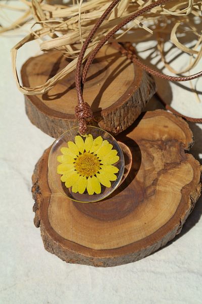 maycollection Real Yellow Daisy Epoxy Brown String Design Necklace