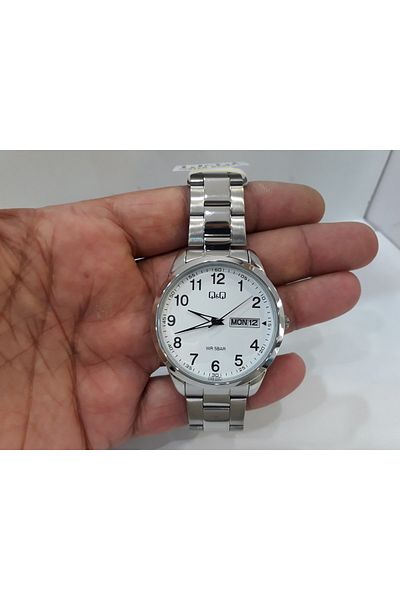 Q&Q C32a-004py, with calendar, 5 Atm Waterproof, Silver Color Stainless Steel Bracelet Men's Wristwatch