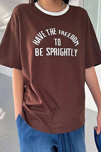 Machetta Μπλουζάκι με λαιμόκοψη μεγάλου μεγέθους σε καφέ λαιμόκοψη White Freedom Printed Oversize Crew Neck