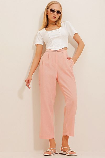 Trend Alaçatı Stili Lachsfarbene, plissierte Leinenhose mit zwei Taschen für Damen ALC-X10493