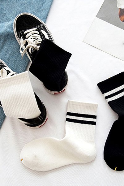 Çekmece Unisex 4'lü Beyaz Üzeri Siyah Çizgili Tenis Çorap