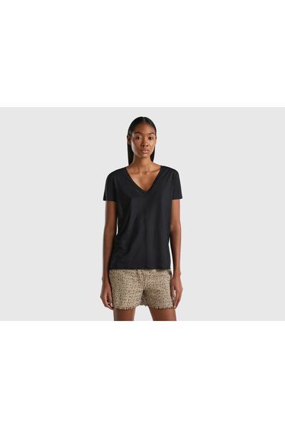 United Colors of Benetton Μαύρο γυναικείο μπλουζάκι Liyosel με λαιμόκοψη - 100%