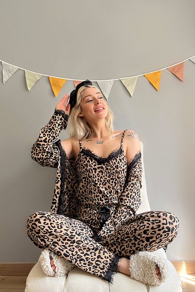 Pijamaevi Braunes Pegasus-Pyjama-Set mit Leopardenmuster für Damen und Bademantel