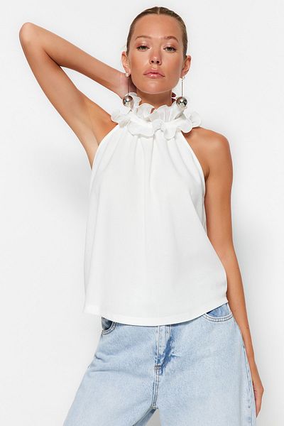 Trendyol Collection Ecru-Kragen-detaillierte Smart-Crepe-Strickbluse TWOSS23BZ00932