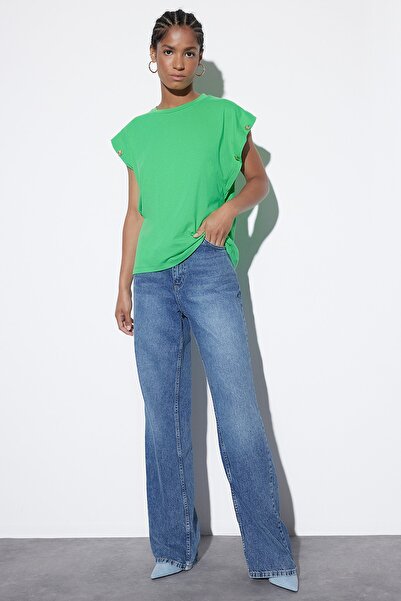 Trendyol Collection Zelená 100% bavlna Knoflík Detailní vycpávka Vzhled Základní posádka Výstřih Pletené tričko TWOSS23TS00016