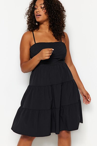 Trendyol Curve Detailní tkané šaty s černými zády TBBSS23AH00194