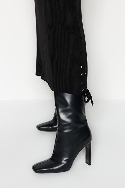 Trendyol Modest Detailní pletené šaty s černým očkem TCTAW24EB00024