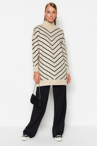 Trendyol Modest Stone gestreifter Strickpullover mit hohem Kragen TCTAW24AK00101