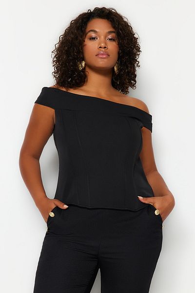 Trendyol Curve Μαύρη μπλούζα γιακά Carmen TBBSS23AF00096