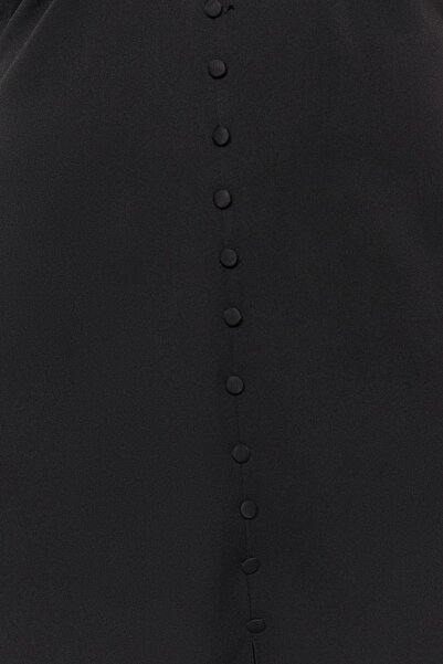 Trendyol Curve Detailní tkané šaty s černým rozparkem TBBSS23AH00257