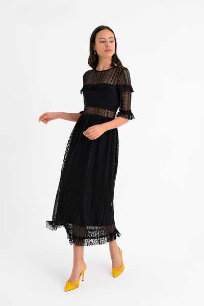 Hanna's by Hanna Darsa فستان نسائي محبوك برقبة دراجة هوائية باللون الأسود مع تفاصيل من الدانتيل والكشكشة وصدر وتنورة مبطنة Hn1543