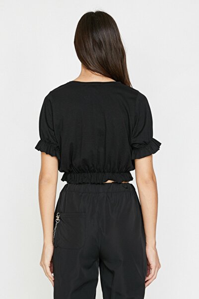 Koton Dámské černé tričko s krátkým rukávem a výstřihem 0KAF10746GK