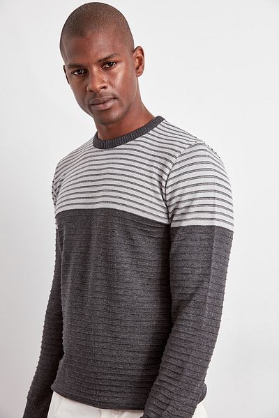 Trendyol Collection Šedý Slim Slim Fit Crew Výstřih Pruhovaný pletený svetr Tmnaw20Ls0007