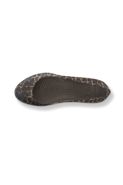 Crocs CARLISA GIRAFFE PRINT FLA Koyu Kahve Kadın Babet 100528252