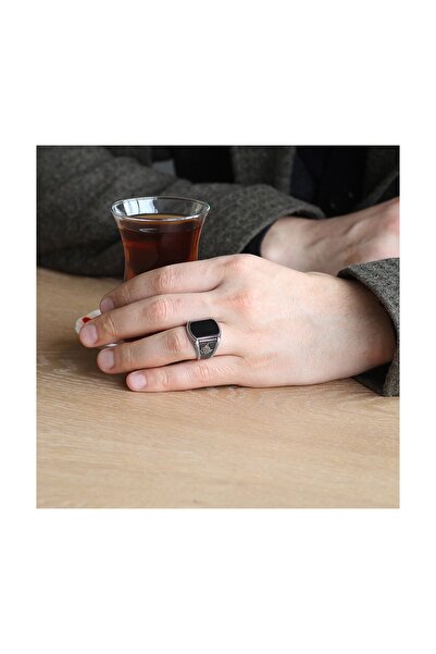 Tesbihane Tuğra İşlemeli Kare Oniks Taşlı 925 Ayar Gümüş Erkek Yüzük 65020096