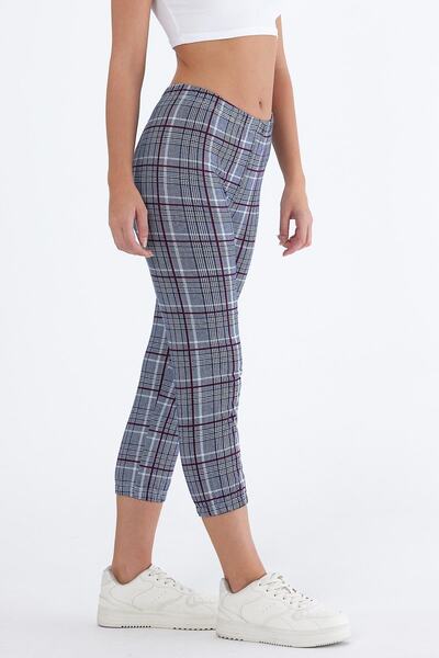 ESPİNA Women's Plaid Elastic Leg Below the Knee Capri