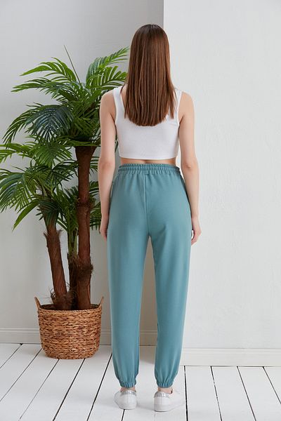 Green Hill بنطال رياضي صيفي بتفاصيل درزات أمامية