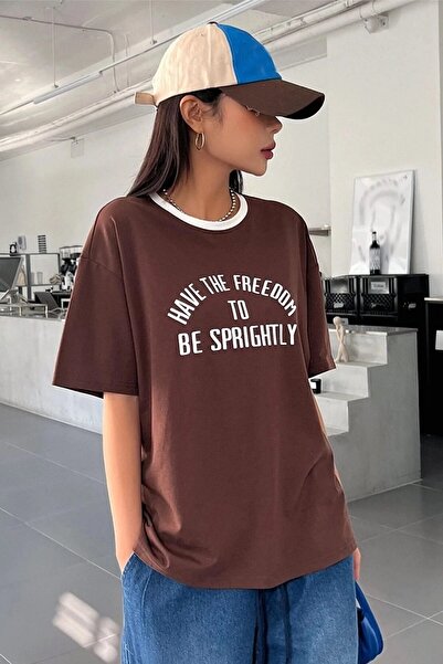 Machetta Μπλουζάκι με λαιμόκοψη μεγάλου μεγέθους σε καφέ λαιμόκοψη White Freedom Printed Oversize Crew Neck