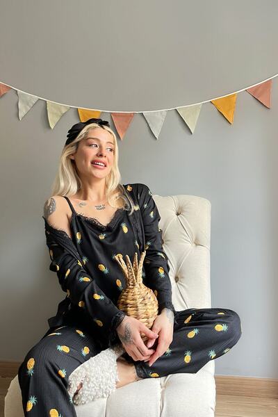 Pijamaevi Women's Black and Yellow Pineapple Patterned Pegasus Pajama Set with Robe