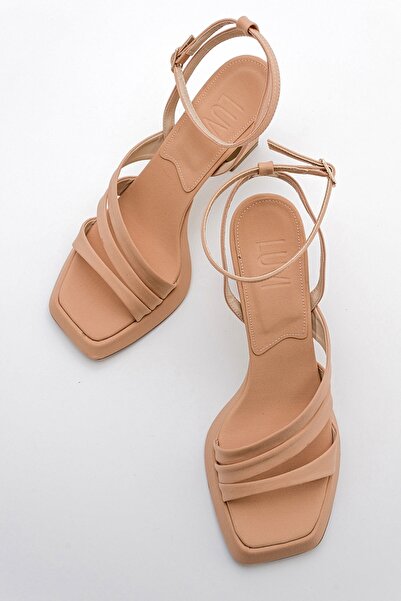 LuviShoes Béžové dámské boty na podpatku FLORES