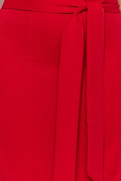 Trendyol Curve Detailně tkané šaty s červeným páskem TBBSS23AH00251