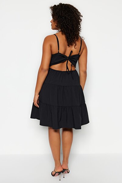 Trendyol Curve Detailní tkané šaty s černými zády TBBSS23AH00194