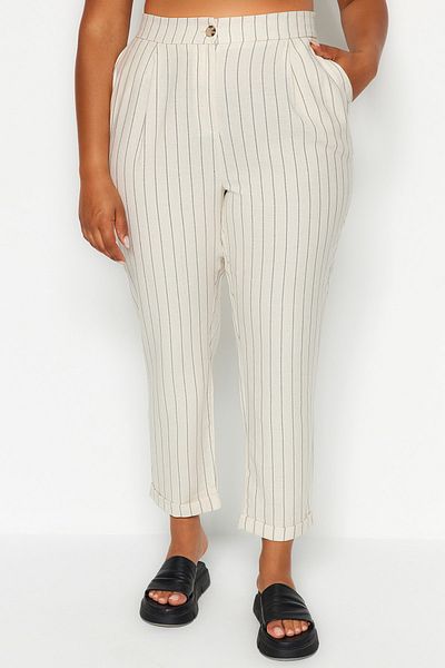 Trendyol Curve Beigefarbene, gestreifte Webhose in Leinenoptik TBBSS23AR00039