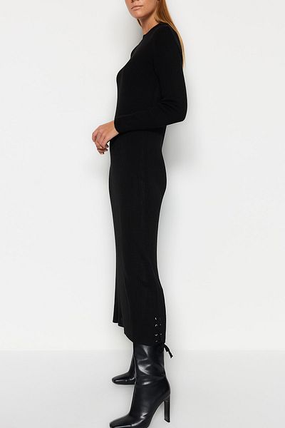 Trendyol Modest Detailní pletené šaty s černým očkem TCTAW24EB00024