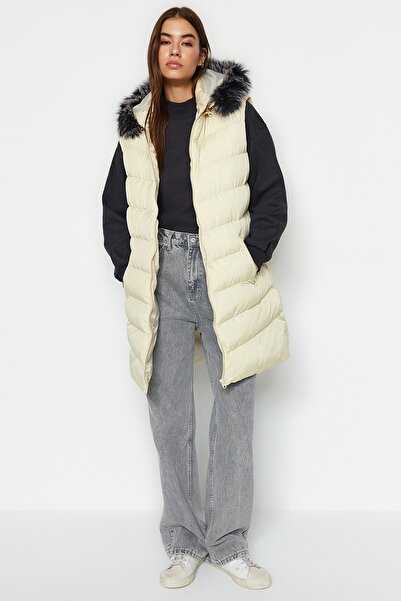 Trendyol Collection Vestă pufă cu glugă din blană ecru TWOAW24YE00008