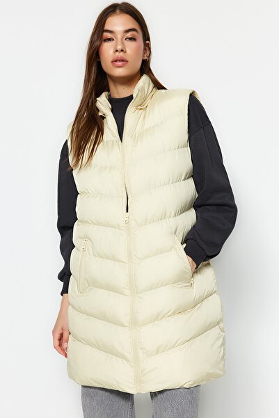 Trendyol Collection Vestă pufă cu glugă din blană ecru TWOAW24YE00008