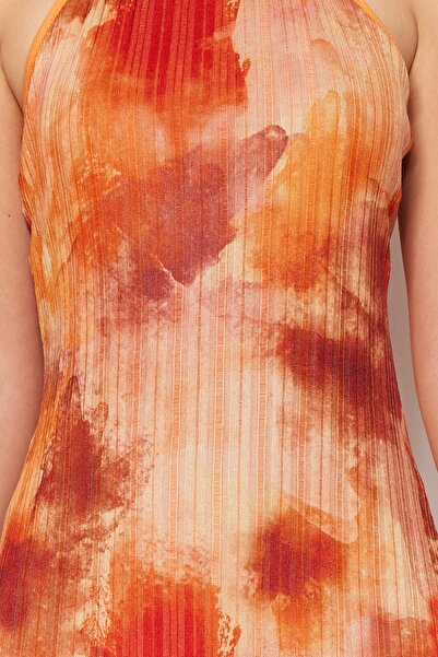 Trendyol Collection Oranžové Pletené šaty se speciální texturou Midi Halter s výstřihem TWOSS23EL02406