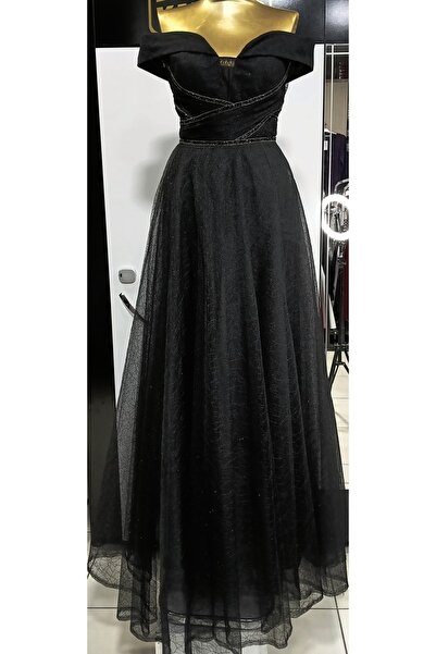 N.Y.YILDIZ فستان سهرة طويل بتفاصيل لامعة وأكتاف منخفضة من ستار