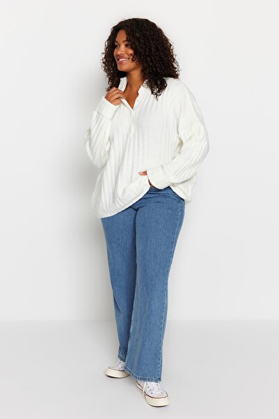 Trendyol Curve Затишний трикотажний светр екрю пуловер на ґудзиках TBBAW24AN00045