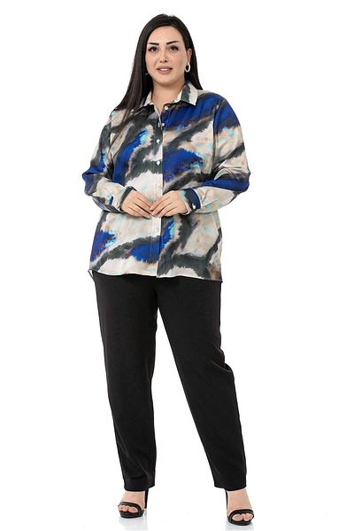 DISENTIS MODEST Cămașă bleumarin din satin cu model Tie-Dye de mărime mare