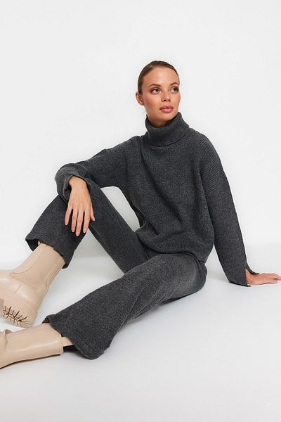 Trendyol Collection Puha textúrájú antracit kötöttáru öltöny - TWOAW22AU0312