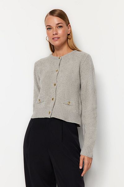Trendyol Collection Premium grauer Crop-Strick-Cardigan – Taschendetail, Spezialgarn TWOAW24HI00051