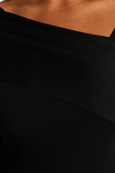 Trendyol Curve Ασύμμετρο γιακά Μαύρο Λεπτό Πλεκτό Πουλόβερ - TBBAW24AN00018