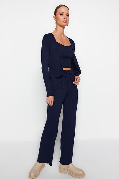 Trendyol Collection Marineblaues Set aus Strickbluse, Strickjacke und Hose – Twill TWOAW22AU0006