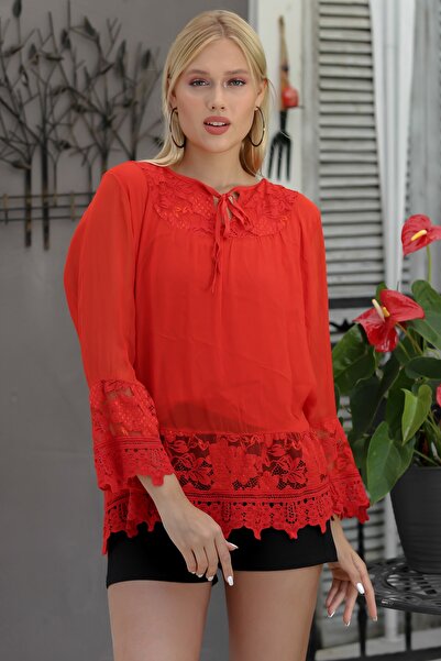 Chiccy İtalyan Kırmızı Kayık Yaka Uzun Kol Bağlamalı Kol Ve Etek Ucu Dantelli Dokuma Bluz