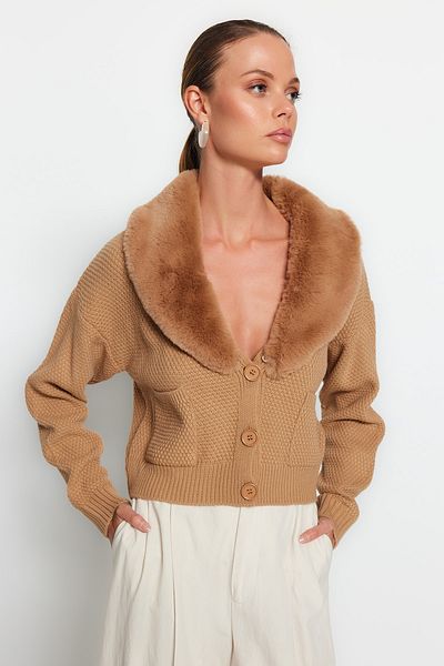 Trendyol Collection Камилска трикотажна жилетка с кожен детайл - TWOAW24HI00029