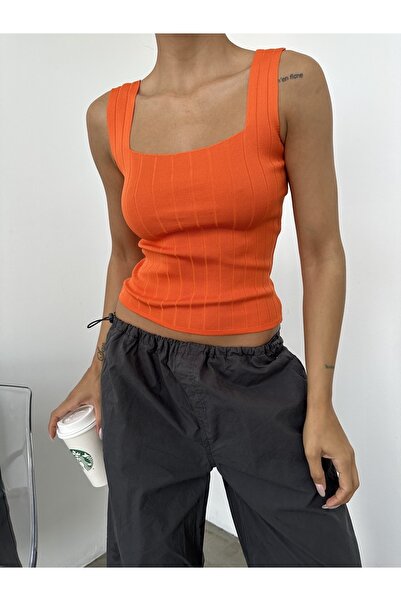 erki triko Bluză din tricotaj cu nervuri cu gât pătrat