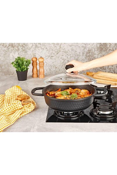 Kahramanlar Cast Iron Pot 22 CM Either in the Stove or in the Oven