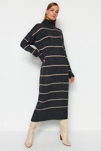Trendyol Collection Weiches, strukturiertes, weit geschnittenes, anthrazitfarbenes Maxikleid – TWOAW24EL00056