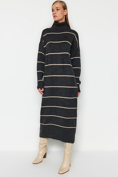 Trendyol Collection Weiches, strukturiertes, weit geschnittenes, anthrazitfarbenes Maxikleid – TWOAW24EL00056