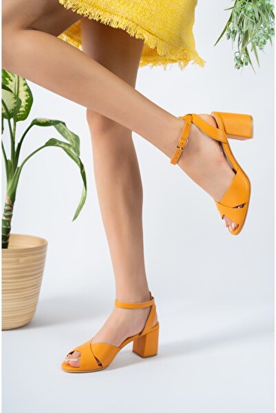 GNS Shoes Sandale cu toc cu curele încrucișate din piele naturală