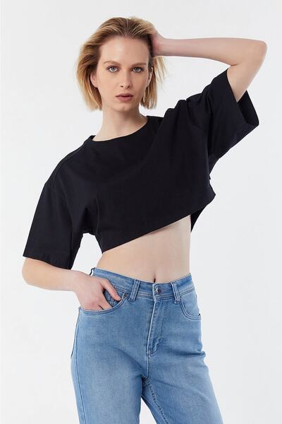 qanpaq تيشيرت بيرما الأسود الأساسي للنساء