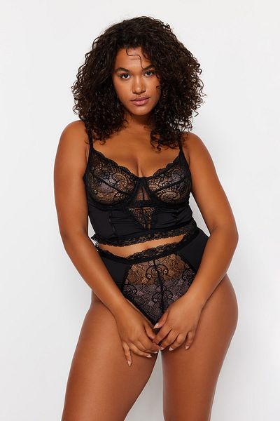 Trendyol Curve Detaillierte Bustier-Höschen-Unterwäsche-Sets mit schwarzer Spitze TBBSS23DG00000