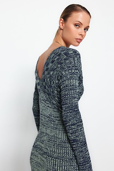 Trendyol Collection Zelené midi úpletové šaty s přechodem TWOAW24EL00016