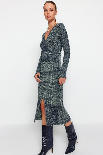 Trendyol Collection Zelené midi úpletové šaty s přechodem TWOAW24EL00016