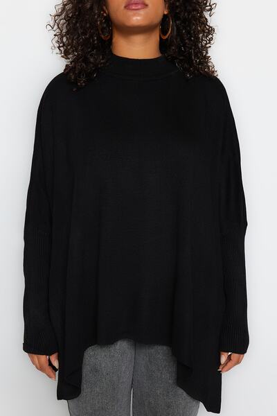 Trendyol Curve Relax Fit Schwarzer Strickpullover – Stehkragen und Schlitzdetail TBBAW24AN00032